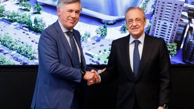 Carlo Ancelotti y Florentino Pérez el día de la firma de su contrato.