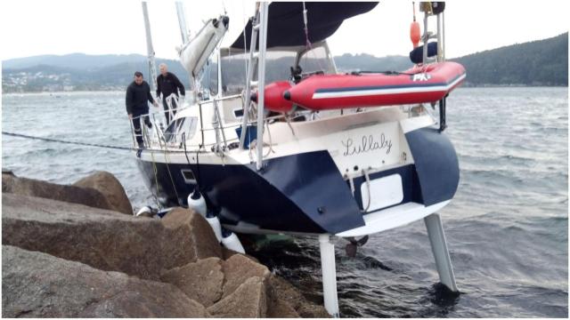 El velero francés en el espigón.