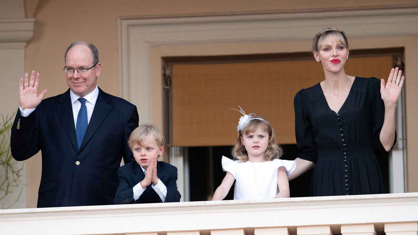 Alberto y Charlène de Mónaco junto a sus hijos, Jacques y Gabriella, en junio de 2020.
