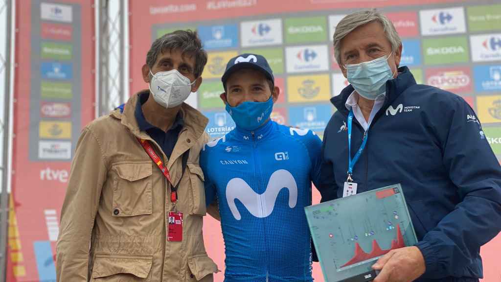 Jose María Álvarez-Pallete, Miguel Ángel 'Superman' López y Eusebio Unzué tras la etapa 18 de La Vuelta 2021