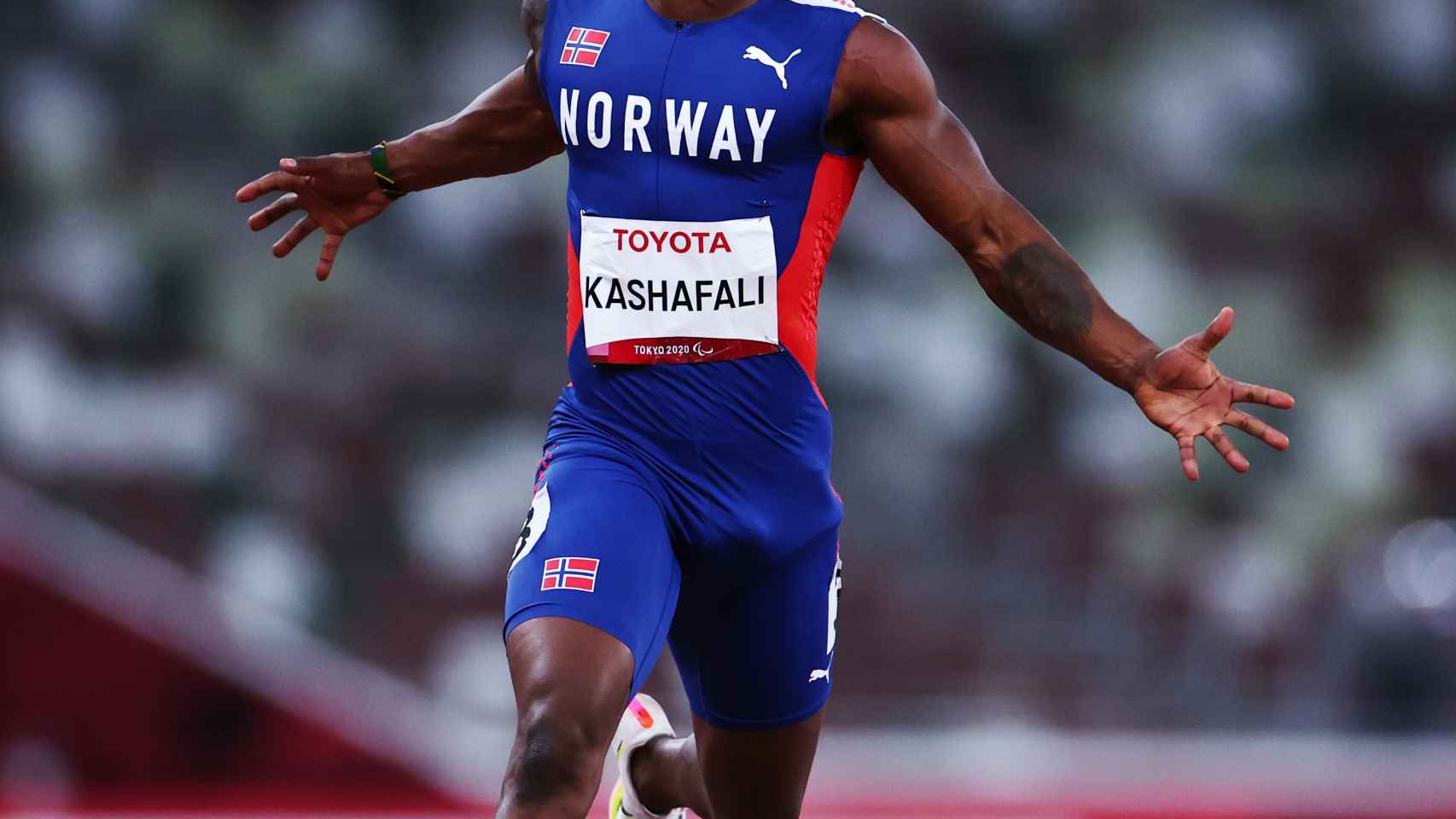Kashafali durante la prueba de los 100 metros lisos en Tokio 2020