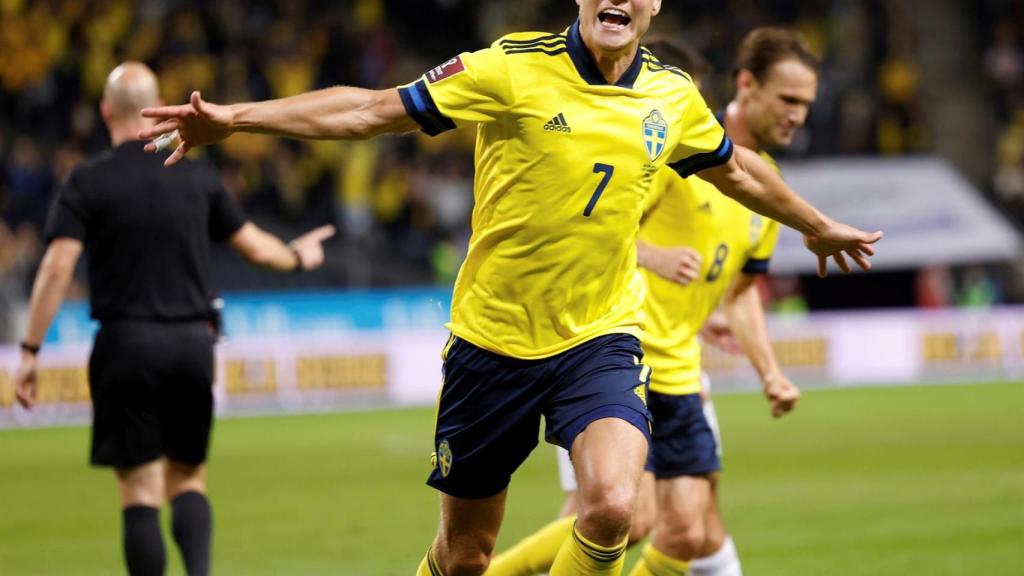 Viktor Claesson celebra el 2-1 de Suecia ante España