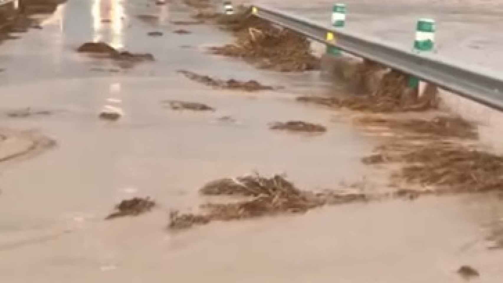 Una imagen de la carretera afectada por las inundaciones (Foto: Ayto. Illana)