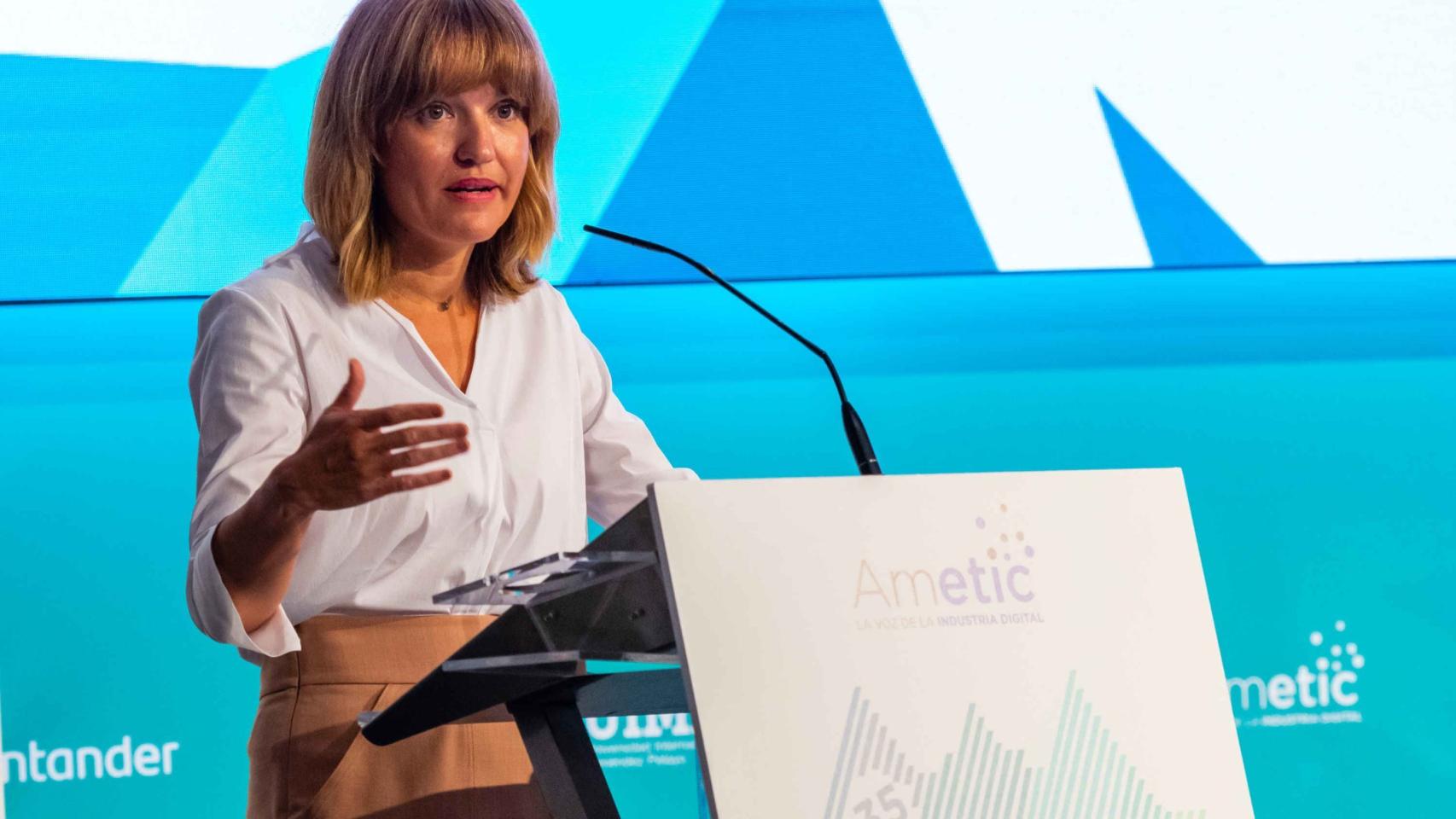 Pilar Alegría, ministra de Educación y Formación Profesional, en el encuentro anual de Ametic