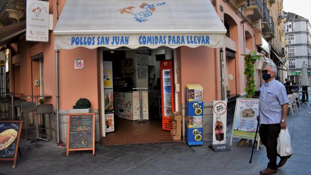 Fachada de Pollos San Juan.