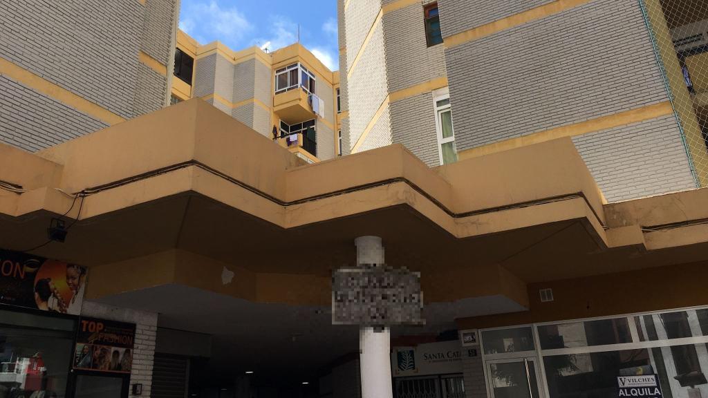 Edificio donde vive Juanfra y su novia más reciente, donde tuvieron lugar los presuntos abusos esta semana.