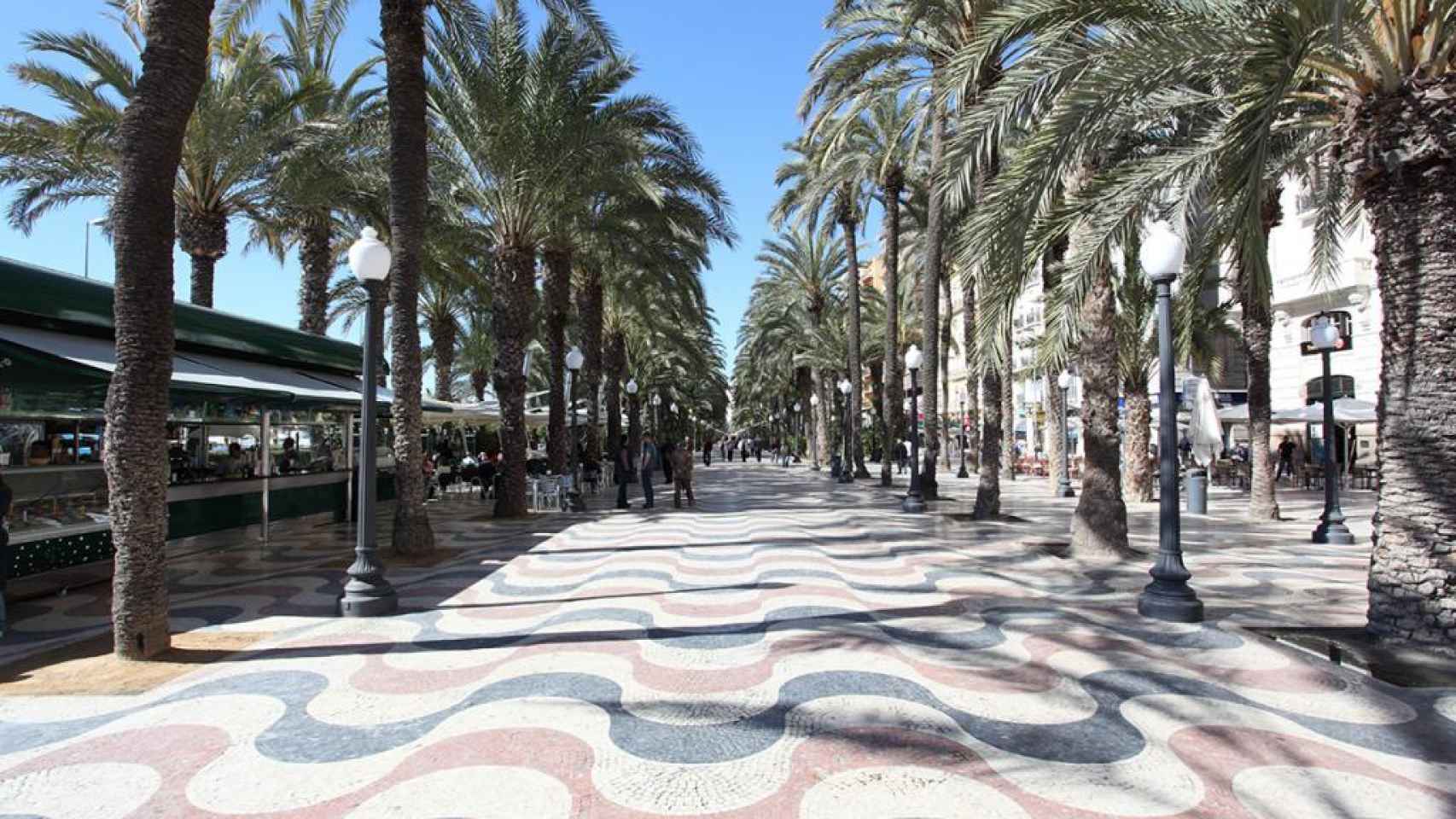 La Explanada de Alicante, emblema de la ciudad e icono en la nueva zona peatonal del centro.