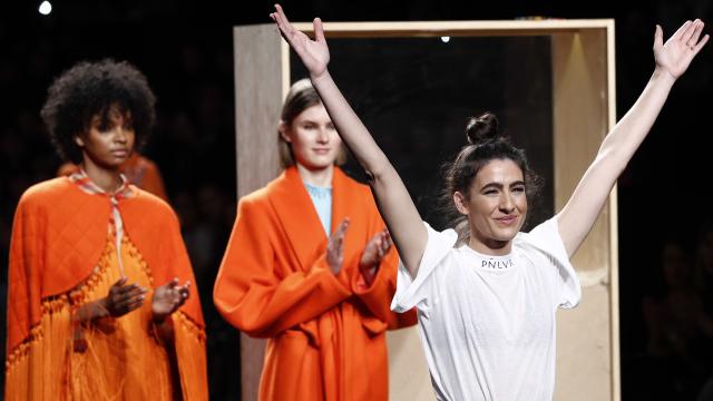 La diseñadora Beatriz Peñalver en su desfile de Fashion Week Madrid 2019.