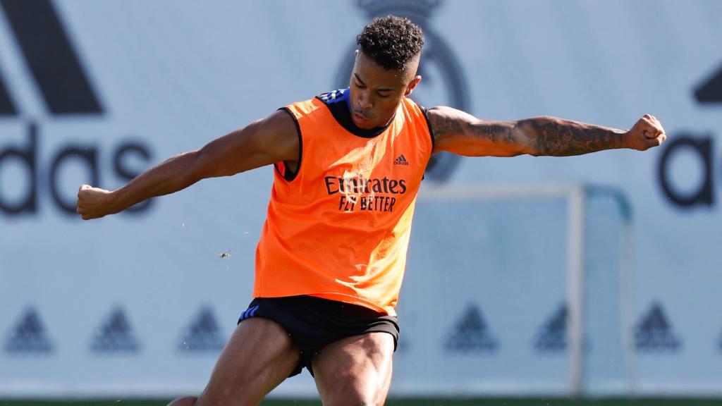 Mariano Díaz, durante un entreno con el Real Madrid