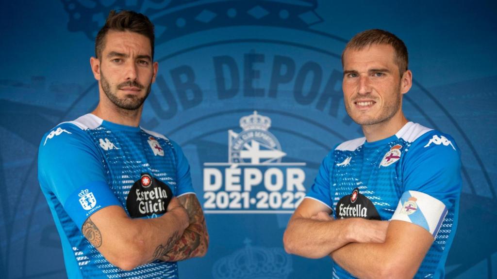 Ian Mackay y Álex Bergantiños, capitanes del Deportivo.