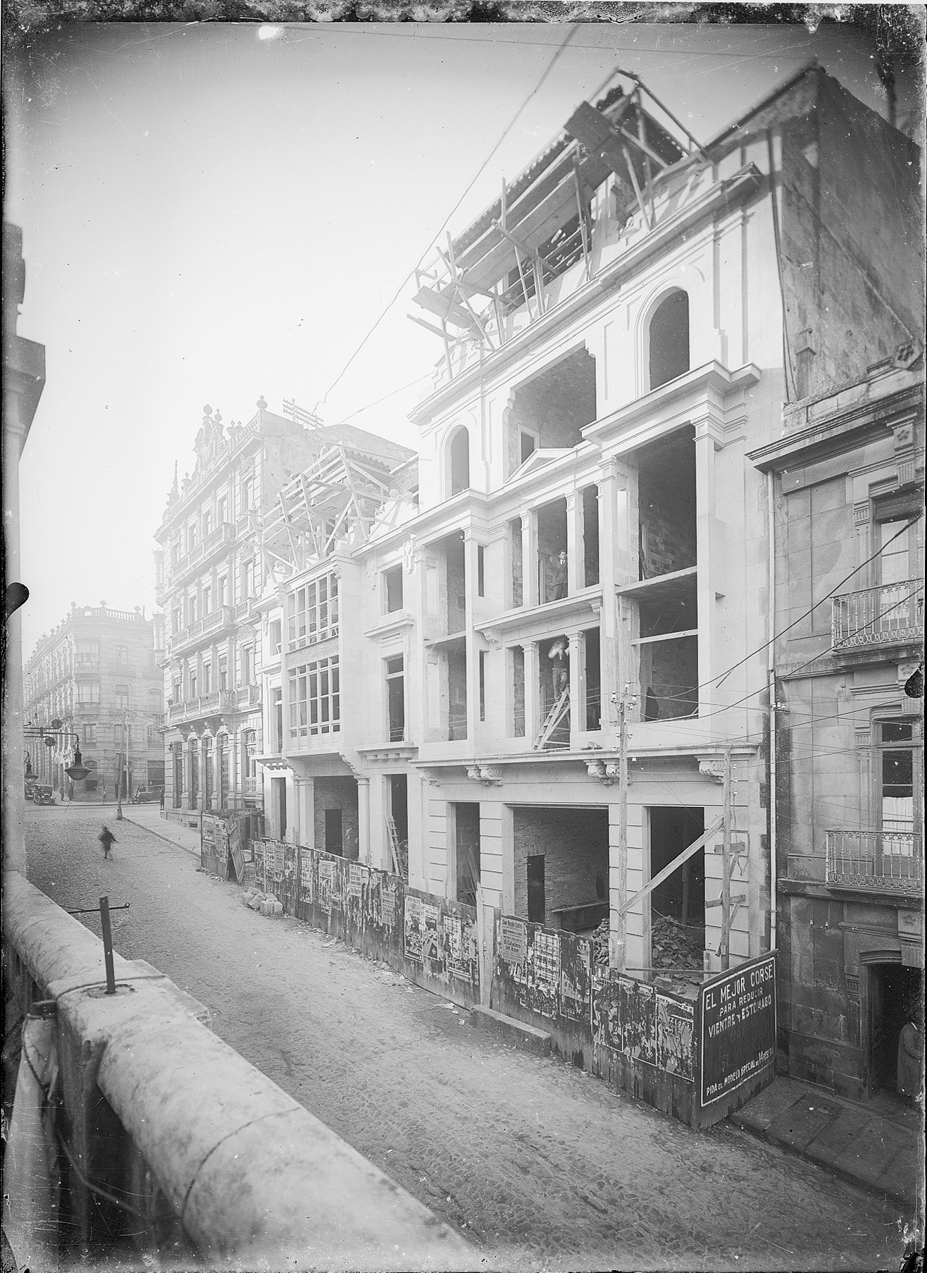 El edificio Baladrón, situado en el medio, en construcción allá por 1929. Foto: cedida