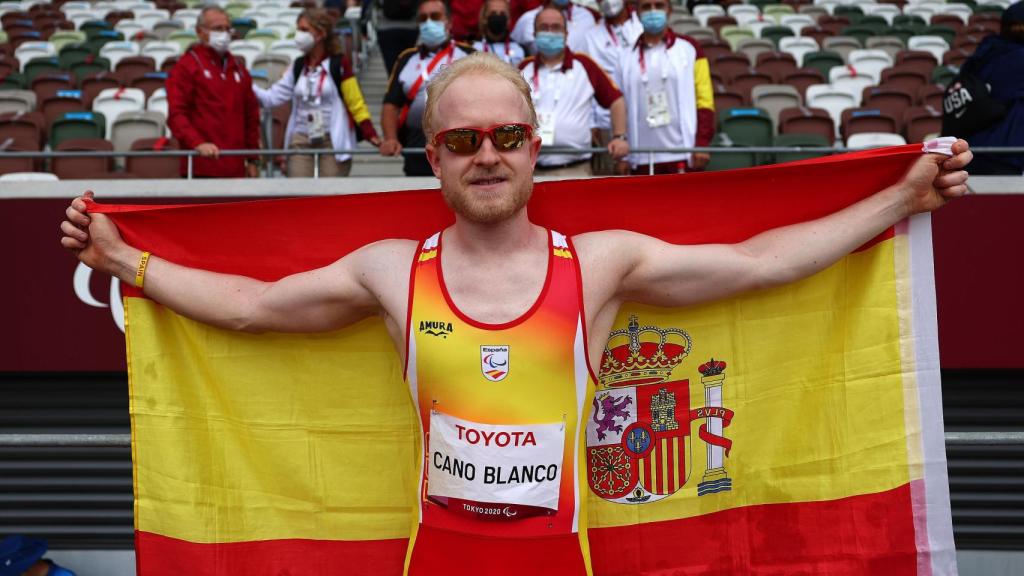 Iván Cano celebra su medalla de plata en Tokio 2020