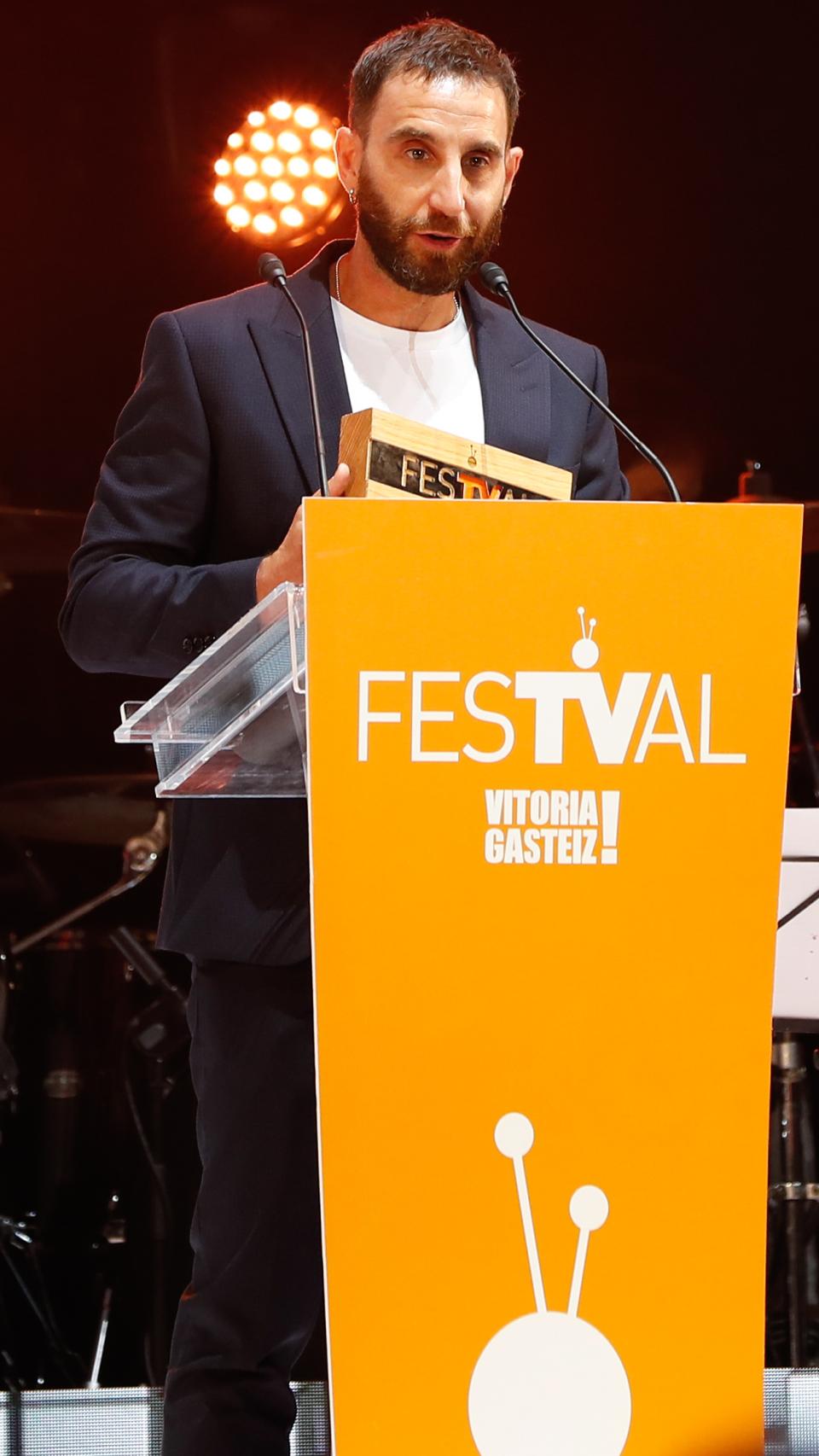 Dani Rovira pronunciando su discurso en el FesTVal.