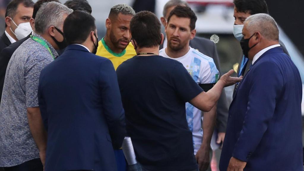 Escándalo en el Brasil - Argentina: se suspende por querer deportar a cuatro jugadores en pleno partido