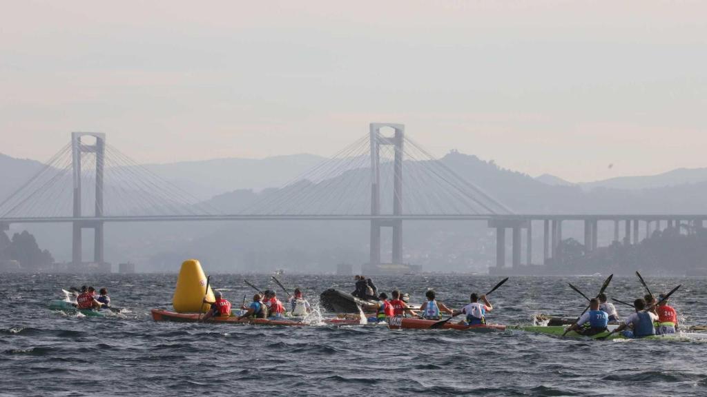 Cambados triunfa en el Trofeo de Kayak de Mar Concello de Vigo, de la Semana Abanca