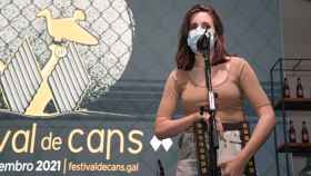 La directora Noelia Muíño recoge un premio en el XVIII Festival de Cans, en O Porriño (Pontevedra).