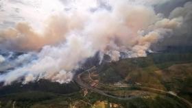 Un incendio en Ribas de Sil en 2021.