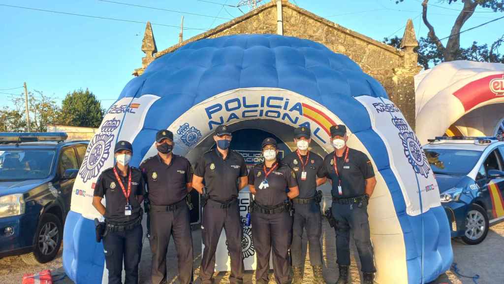 La Policía Nacional estuvo presente en el final de la Vuelta Ciclista a España 2021 en Mos