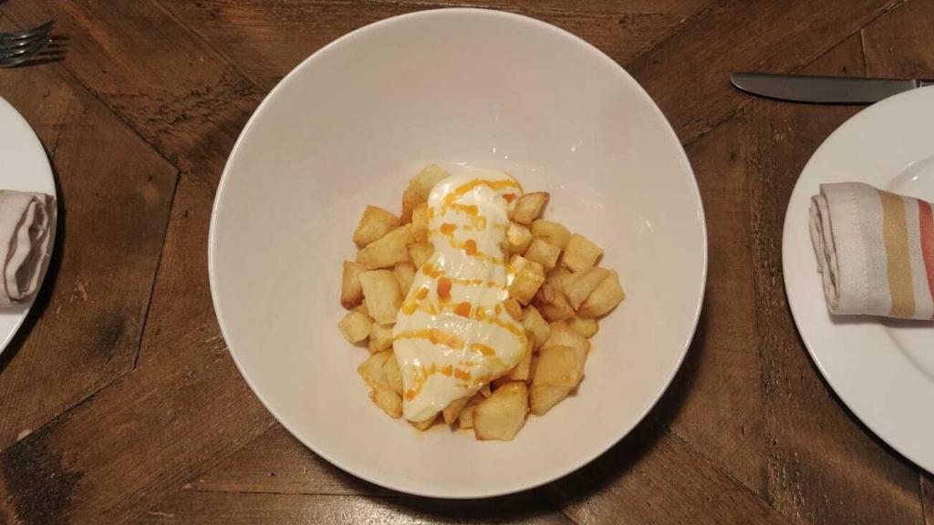 La ración de patatas bravas de Askuabarra, uno de los restaurantes visitados.