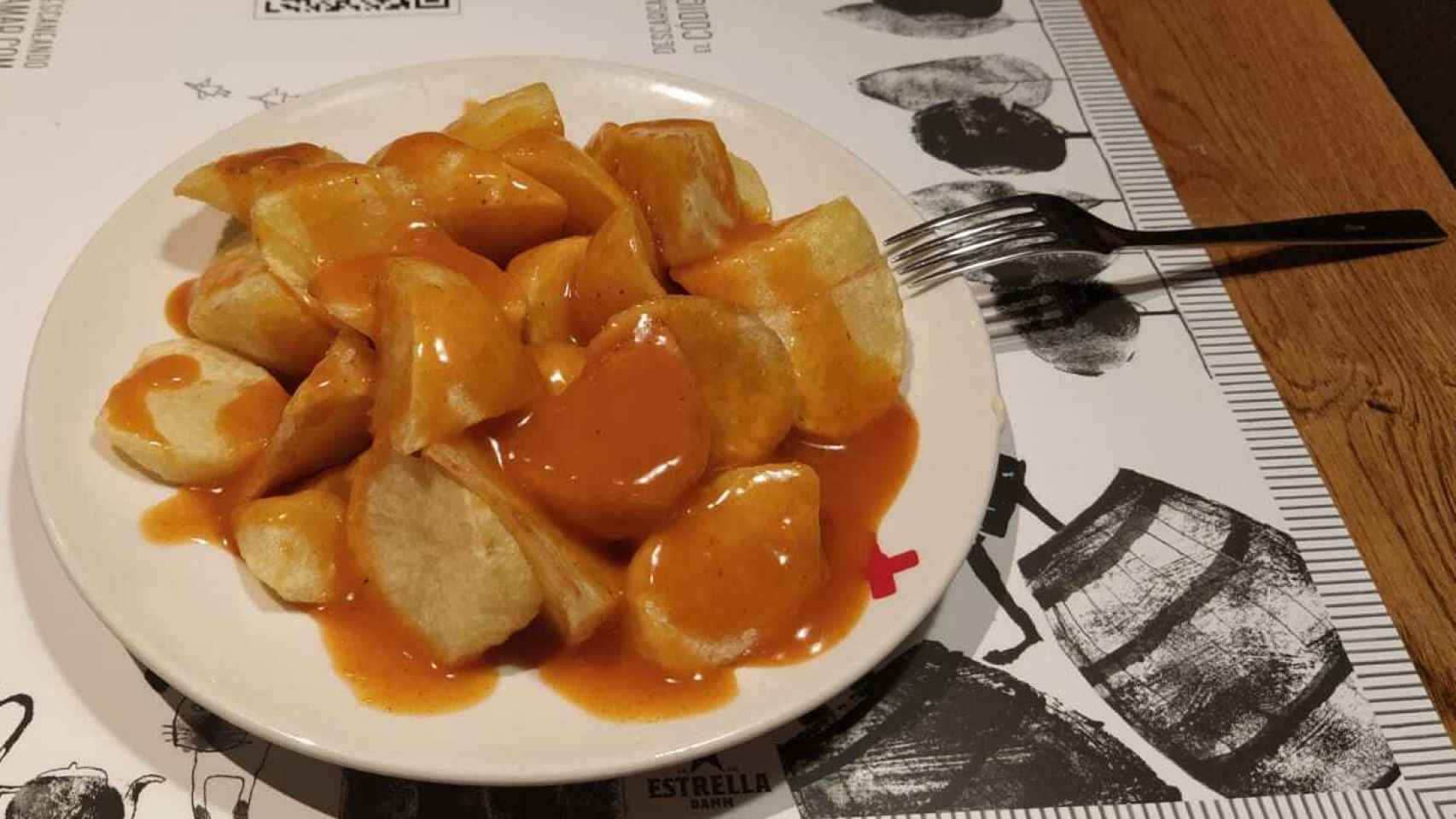 La ración de patatas bravas de Docamar, uno de los restaurantes visitados.