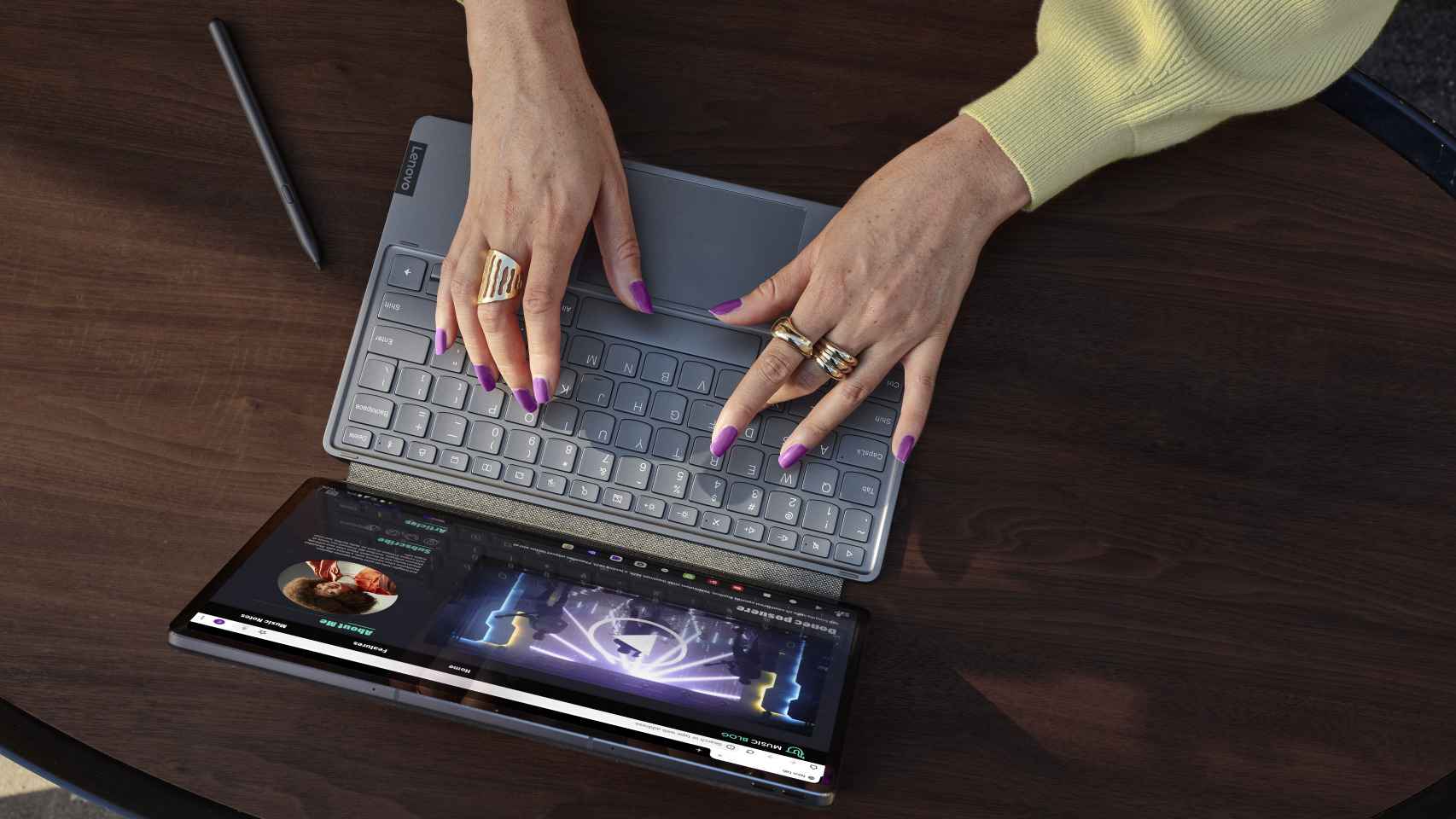 Lenovo Tab P12 Pro_lifestyle_keyboard.png