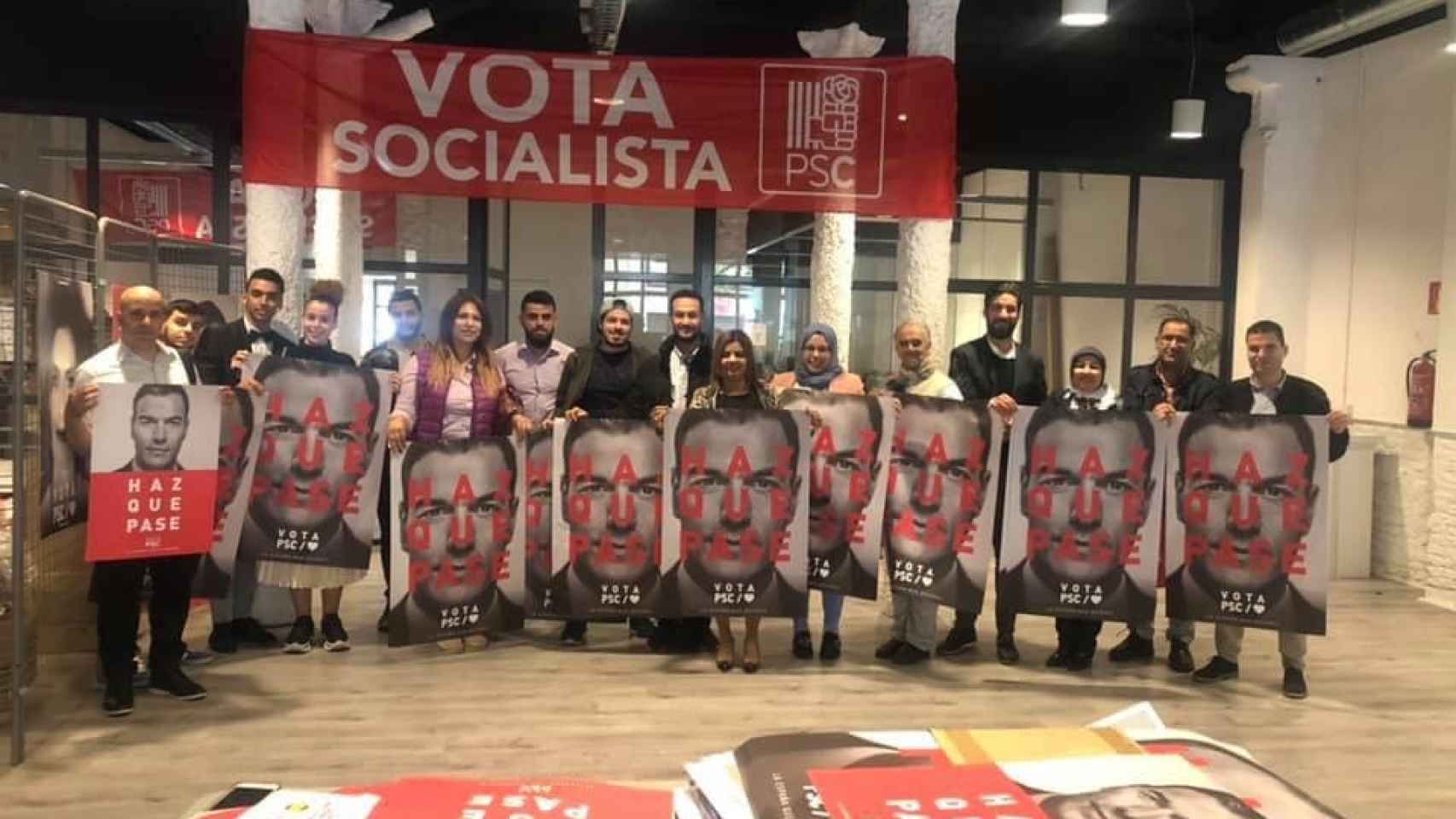 El Gourgi, con dirigentes socialistas en la campaña de 2019 con carteles de Pedro Sánchez.