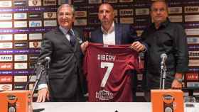 Franck Ribéry en su presentación con la Salernitana
