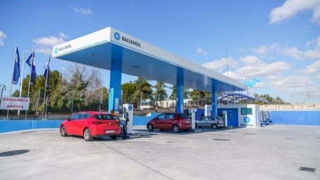 Echar combustible en las gasolineras automáticas sale a cuenta