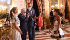 Sebastián Piñera aplaude a Sandra Sánchez ante los Reyes. Foto: Casa Real