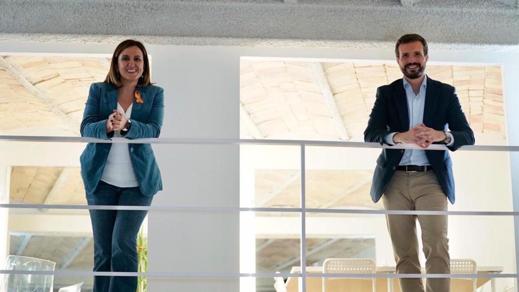 María José Catalá, junto al presidente del PP, Pablo Casado. EE