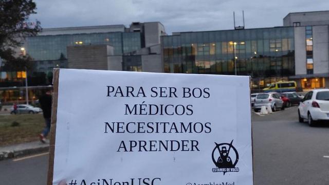 Un cartel de la Asemblea Aberta Medicina