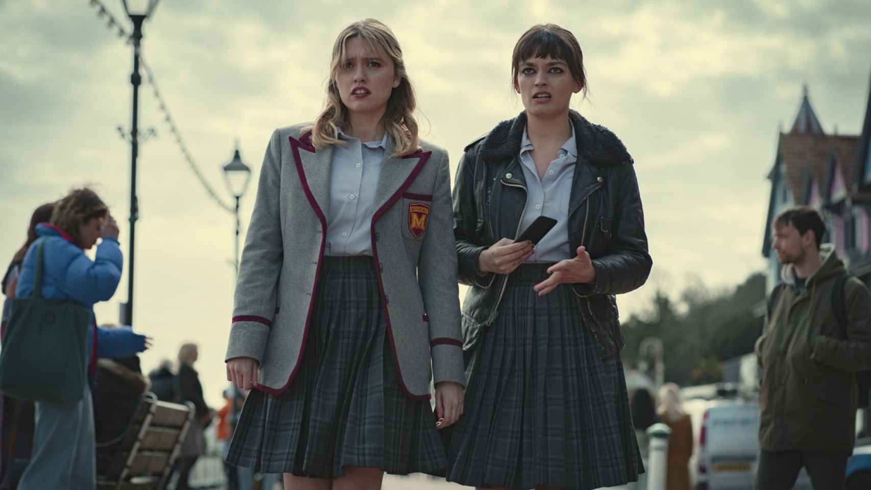 Aimee y Maeve en la tercera temporada de Sex Education'.