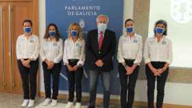 La expedición que irá de Vigo al Círculo Polar Ártico visita el Parlamento de Galicia