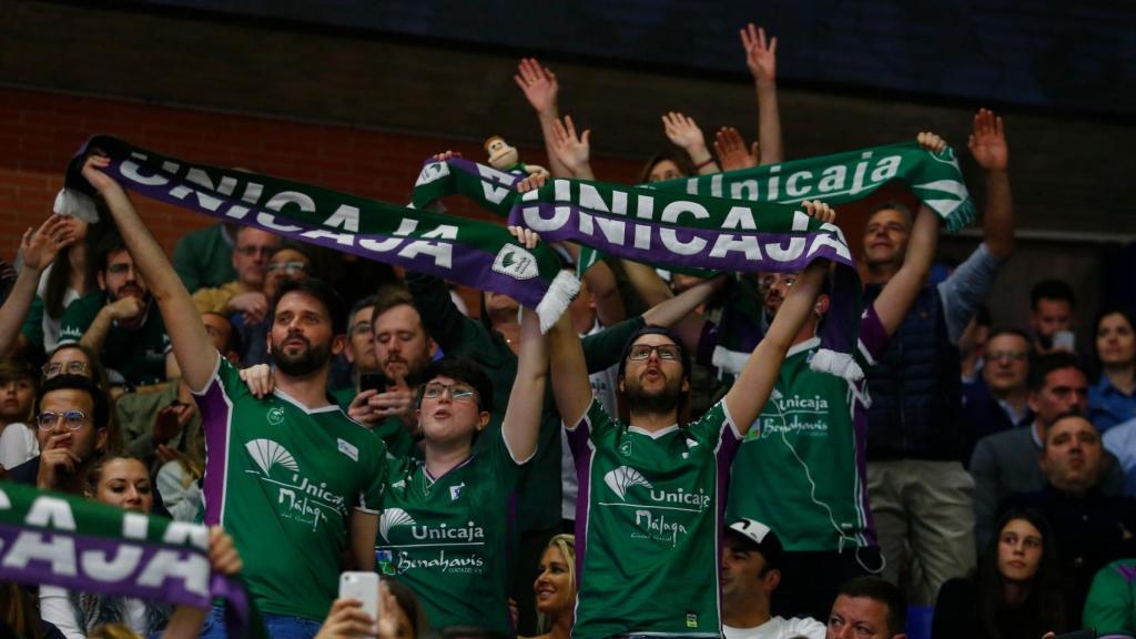 La afición del Unicaja celebra los nuevos cambios en el club