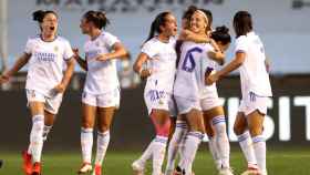 Las jugadoras del Real Madrid Femenino celebran un gol frente al Manchester City