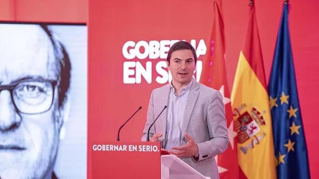 El candidato a liderar el PSOE de Madrid, Juan Lobato, participa en un acto de campaña de las pasadas elecciones autonómicas.