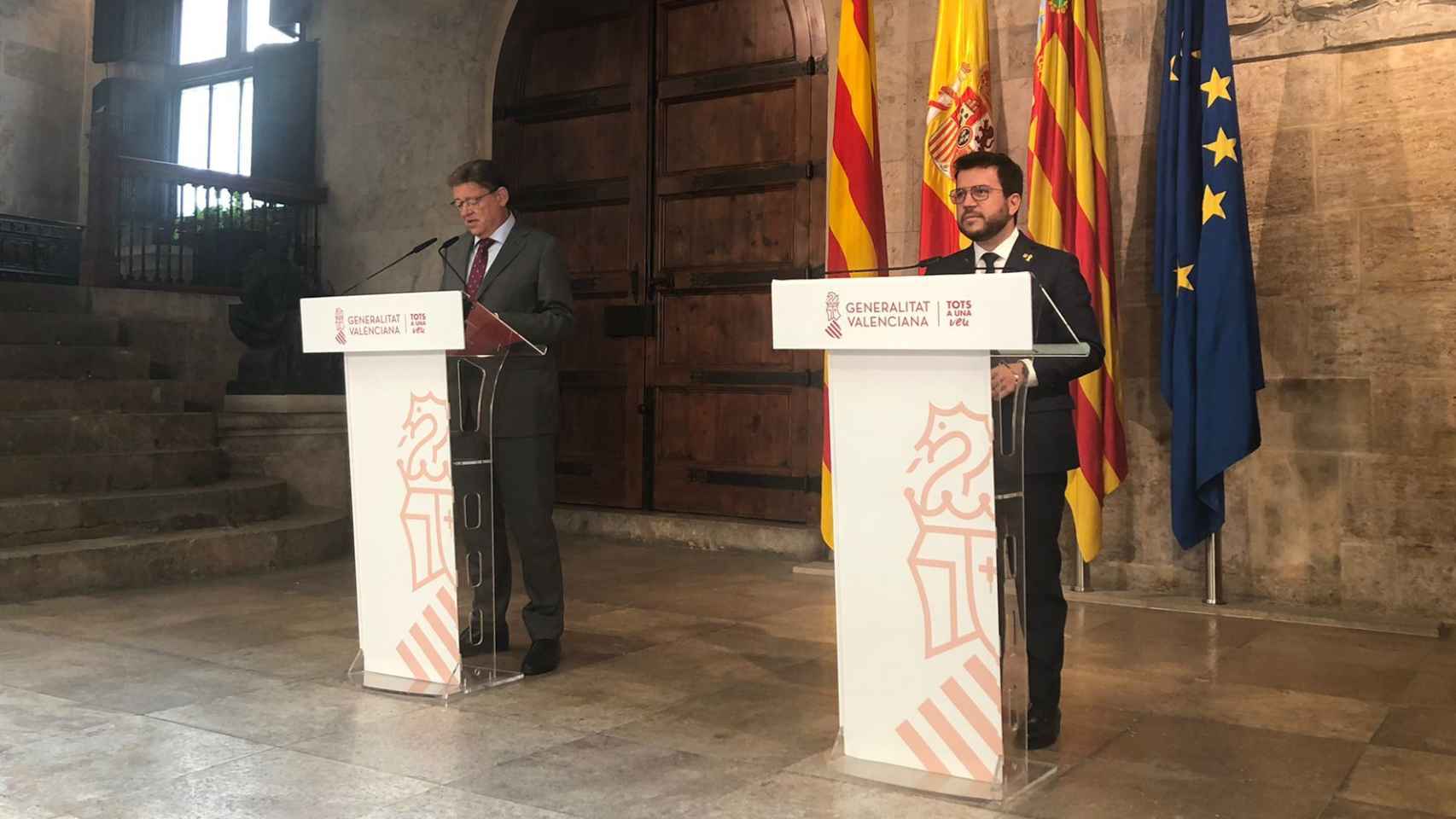 Pere Aragonès, junto a Ximo Puig en el Palau de la Generalitat Valenciana. EE