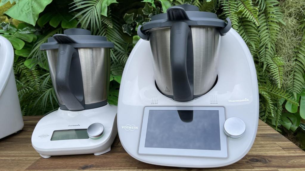 Thermomix TM6 (der) y Thermomix Friend (izq)