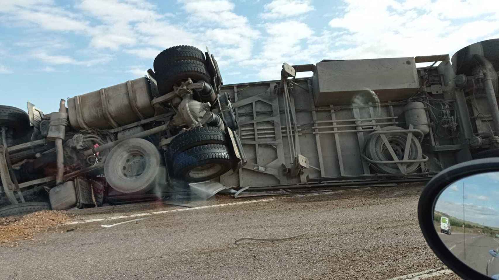 Una imagen del camión accidentado.