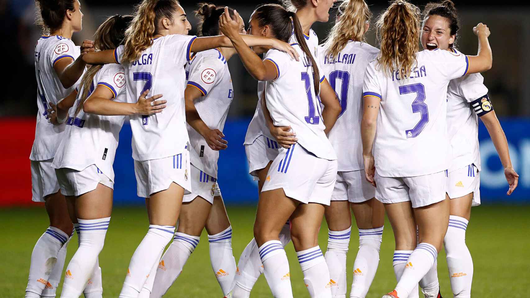 El equipo del Real Madrid Femenino celebra el triunfo ante el Manchester City