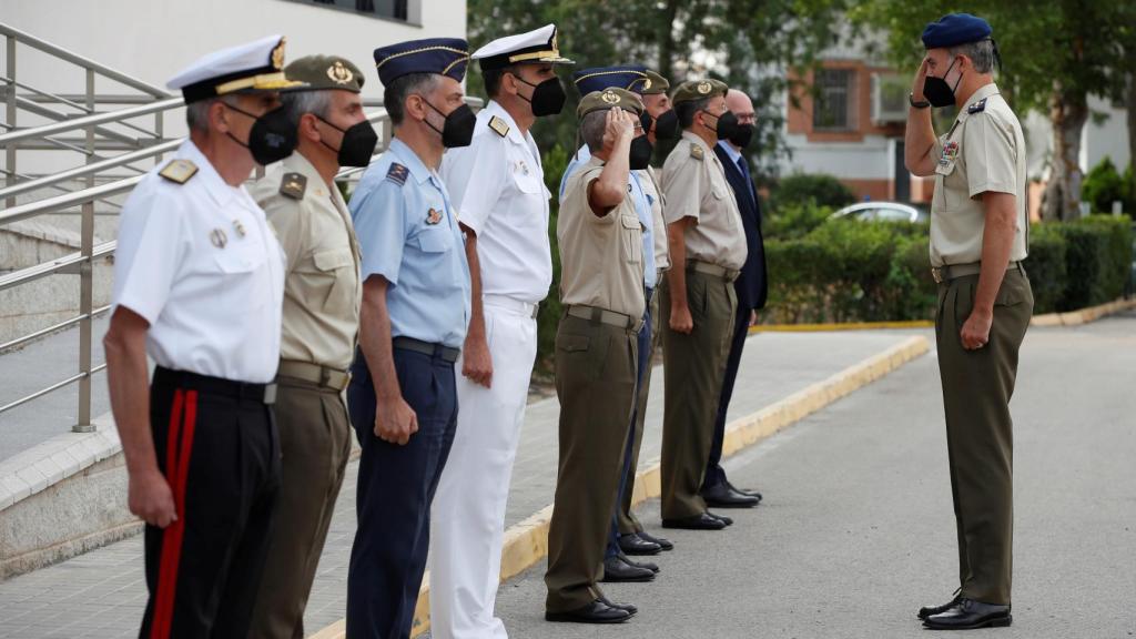 Felipe VI en su visita al Mando de Operaciones del Estado Mayor de la Defensa, en la base de Retamares.