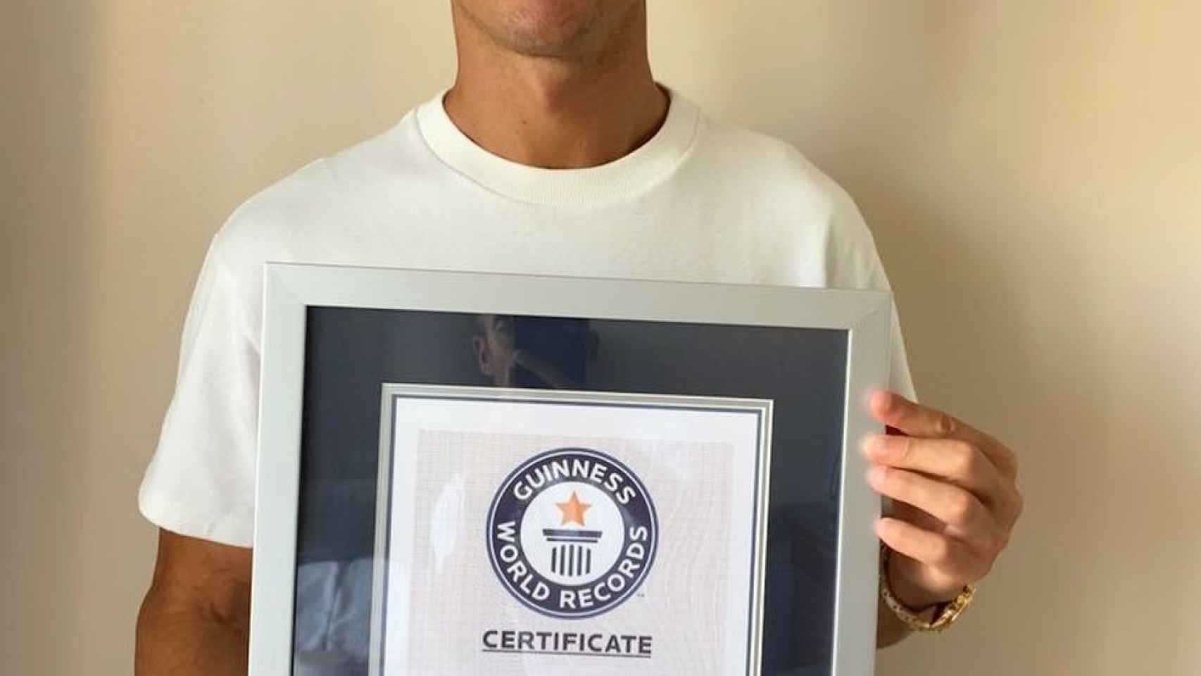 Cristiano Ronaldo, luciendo sonrisa en su perfil de Instagram.