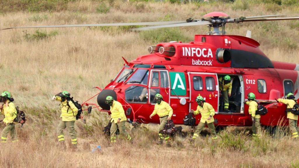 Retirada de los efectivos de tierra en el incendio de Sierra Bermejo