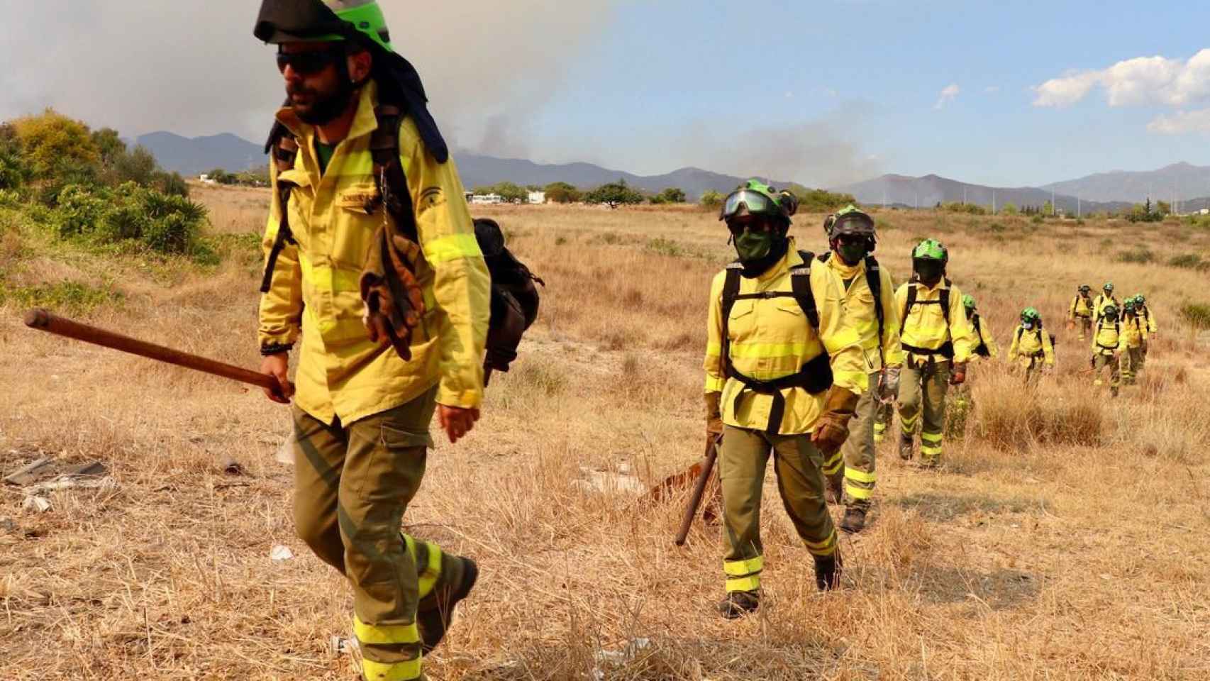 Retirada de los efectivos de tierra en el incendio de Sierra Bermeja