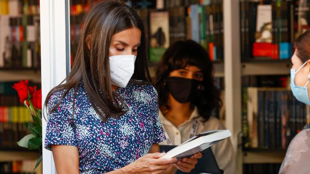 La reina Letizia en la Feria del Libro.