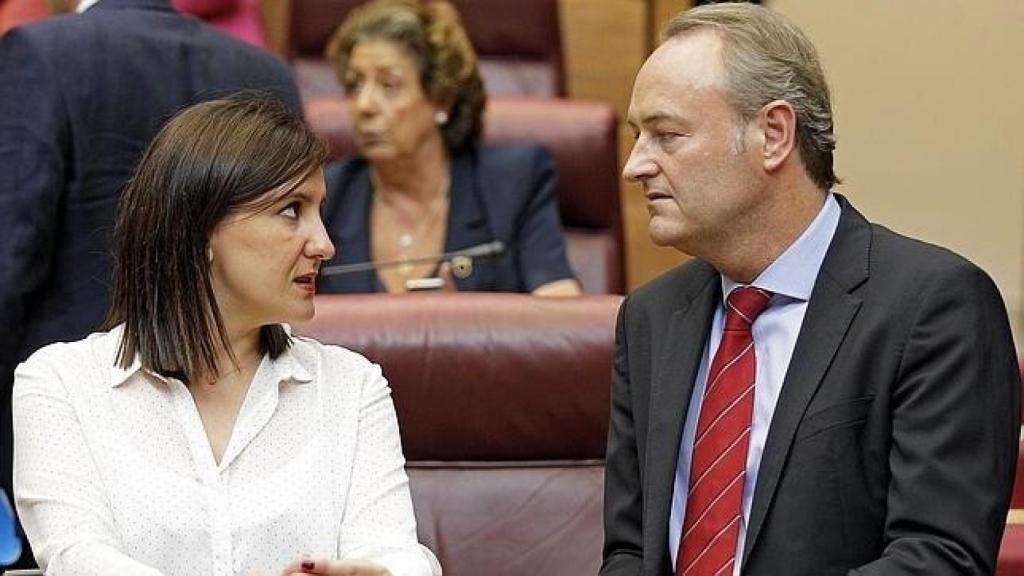 María José Catalá, junto al expresidente Alberto Fabra en una imagen de archivo. Al fondo, Rita Barberá. EFE