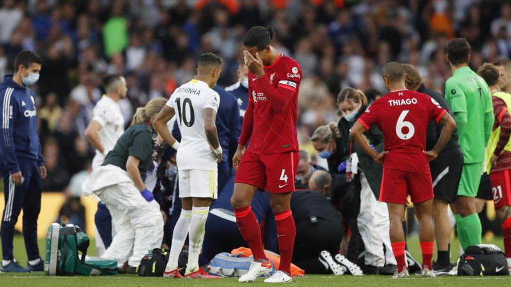 Harvey Elliott, en el suelo durante el Leeds United - Liverpool