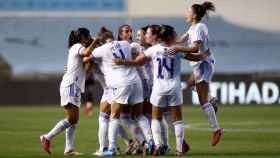 Las jugadoras del Real Madrid Femenino celebrando el pase a la fase de grupos de la Champions League