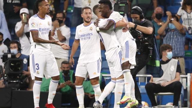 Vinicius celebra con Benzema su gol al Celta de Vigo