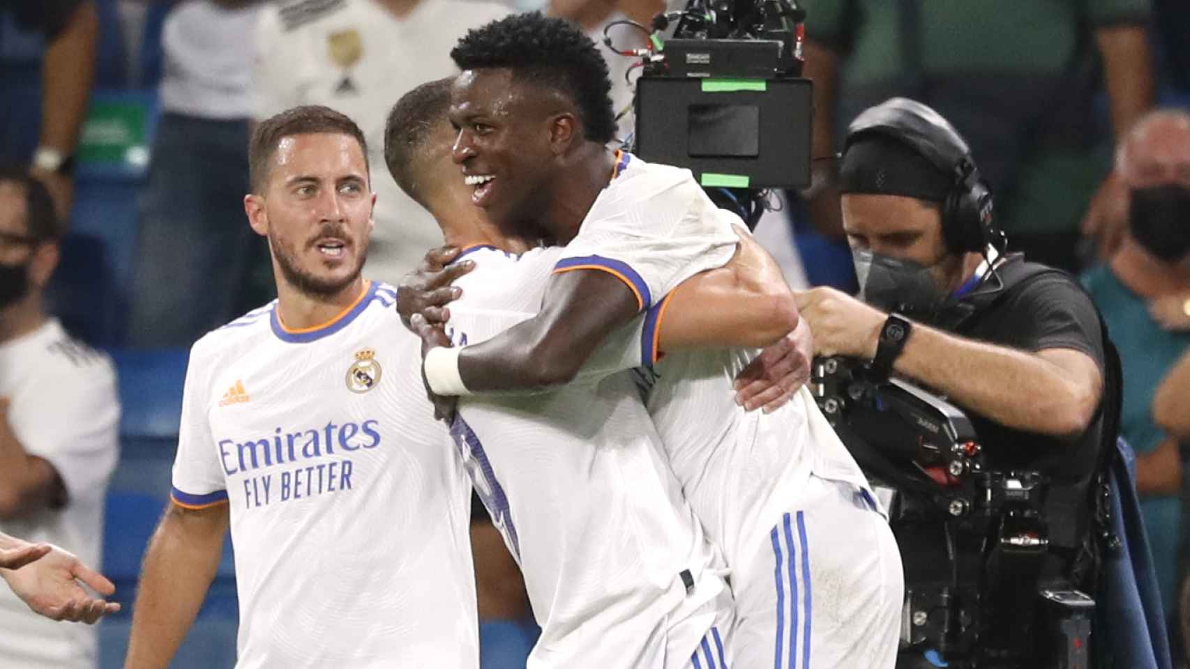 Vinicius celebra con sus compañeros su gol al Celta de Vigo